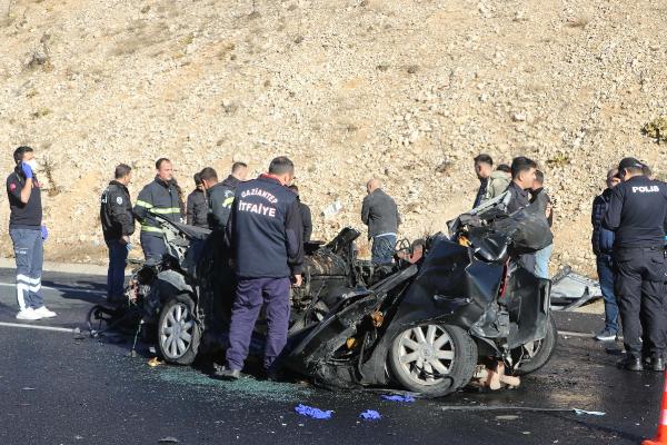 Kadir GÜNEŞ/GAZİANTEP, (DHA)-GAZİANTEP’te arıza nedeniyle yol kenarına çekilen otomobile, 2