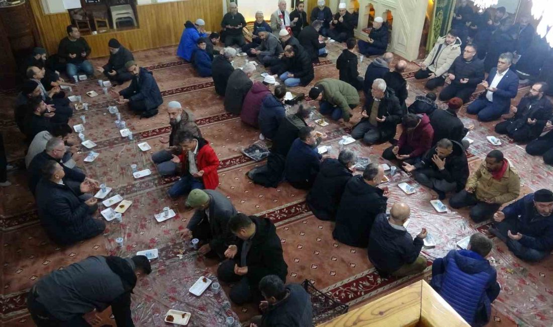 ISPARTA’DA FİLİSTİNLİLERE DESTEK AMACIYLA DÜZENLENEN "SİZİNLE İFTAR, GAZZELİ KARDEŞLERİMİZLE İFTİHAR