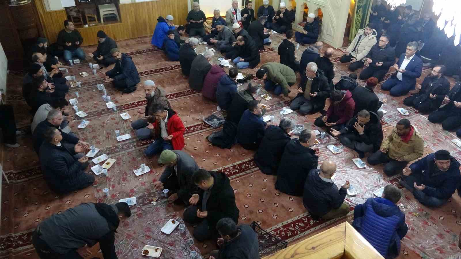 Isparta’da "Sizinle iftar, Gazzeli kardeşlerimizle iftihar ediyoruz" programı Isparta’da "Sizinle iftar, Gazzeli kardeşlerimizle iftihar ediyoruz" programı