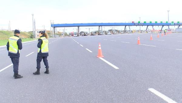 Özgür EREN/İSTANBUL,(DHA) EYÜPSULTAN’da İstanbul İl Jandarma Komutanlığı ekipleri ticari araçlara