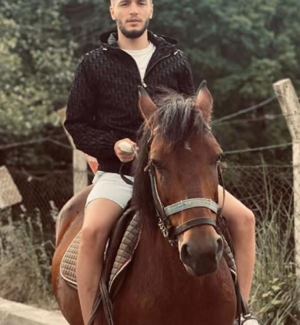 Murat DELİKLİTAŞ-Mustafa Mert KARACA/İSTANBUL,(DHA)-KAĞITHANE’de, otomobiliyle seyir halinde olan Fırat Öncü