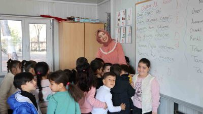 DEPREMİN MERKEZ ÜSSÜ KAHRAMANMARAŞ'TA OLUŞTURULAN KONYETNER OKULDA 24 KASIM ÖĞRETMENLER