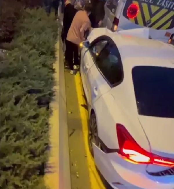 Samet ÖKSÜZ/ ANKARA, (DHA)- ANKARA’nın Yenimahalle ilçesinde, patlayan lastiğin değişimi için