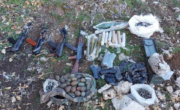 MSB: Irak’ın kuzeyinde terör örgütü PKK’ya ait çok sayıda silah ele geçirildi ANKARA, (DHA)- MİLLİ Savunma Bakanlığı (MSB), Irak’ın kuzeyindeki Pençe-Kilit Operasyonu