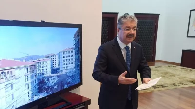 Osmaniye Valisi Erdinç Yılmaz, CHP Genel Başkanı Özgür Özel’in kentteki