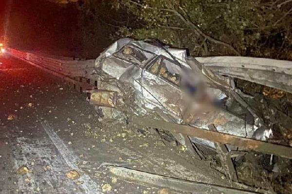 otomobile carpan tir devrilip 400 metre suruklendi 1 olu 2 yarali 6ee4c65