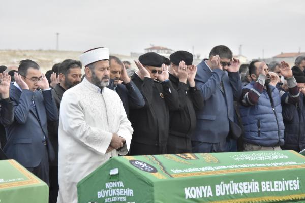İsmail AKKAYA/KONYA, (DHA)- KONYA’da yolun karşısına geçerken otomobilin çarptığı anneanne, kızı