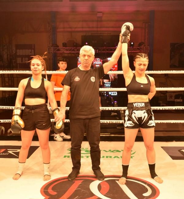 İZMİR, (DHA) İzmir Ekonomi Üniversitesi (İEÜ) öğrencisi Selvinaz Cura, 3
