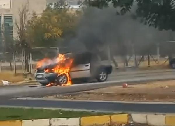 Burak EMEK/DİYARBAKIR, (DHA)- DİYARBAKIR’da seyir halindeyken alev alan cip, kullanılamaz