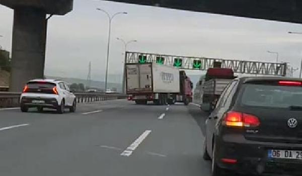 Erol POLAT/ GEBZE (Kocaeli), (DHA)- KOCAELİ’nin Gebze ilçesinde önünde giden