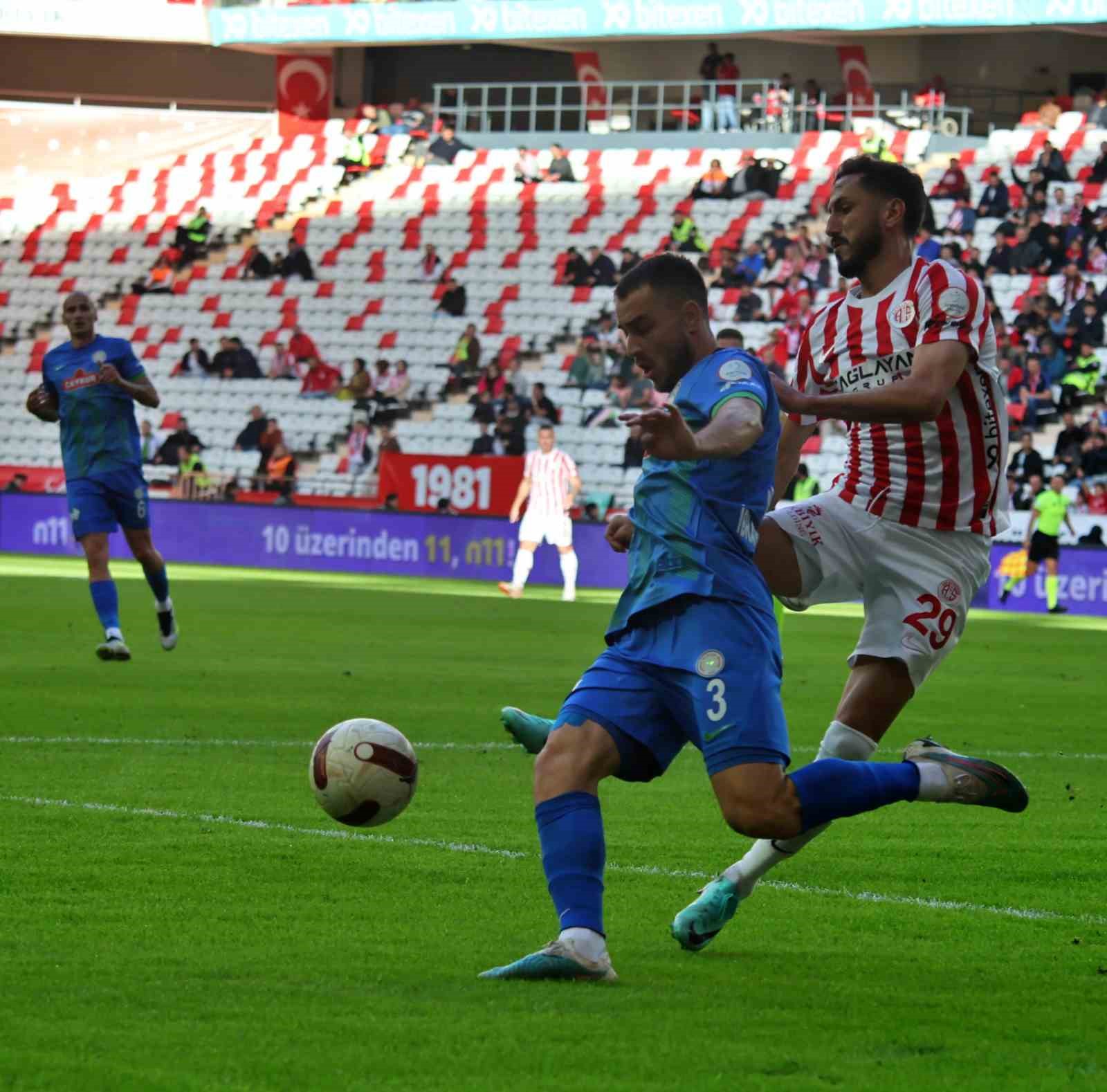 Trendyol Süper Lig: Antalyaspor: 0 - Çaykur Rizespor: 0 (İlk yarı) Trendyol Süper Lig: Antalyaspor: 0 - Çaykur Rizespor: 0 (İlk yarı)