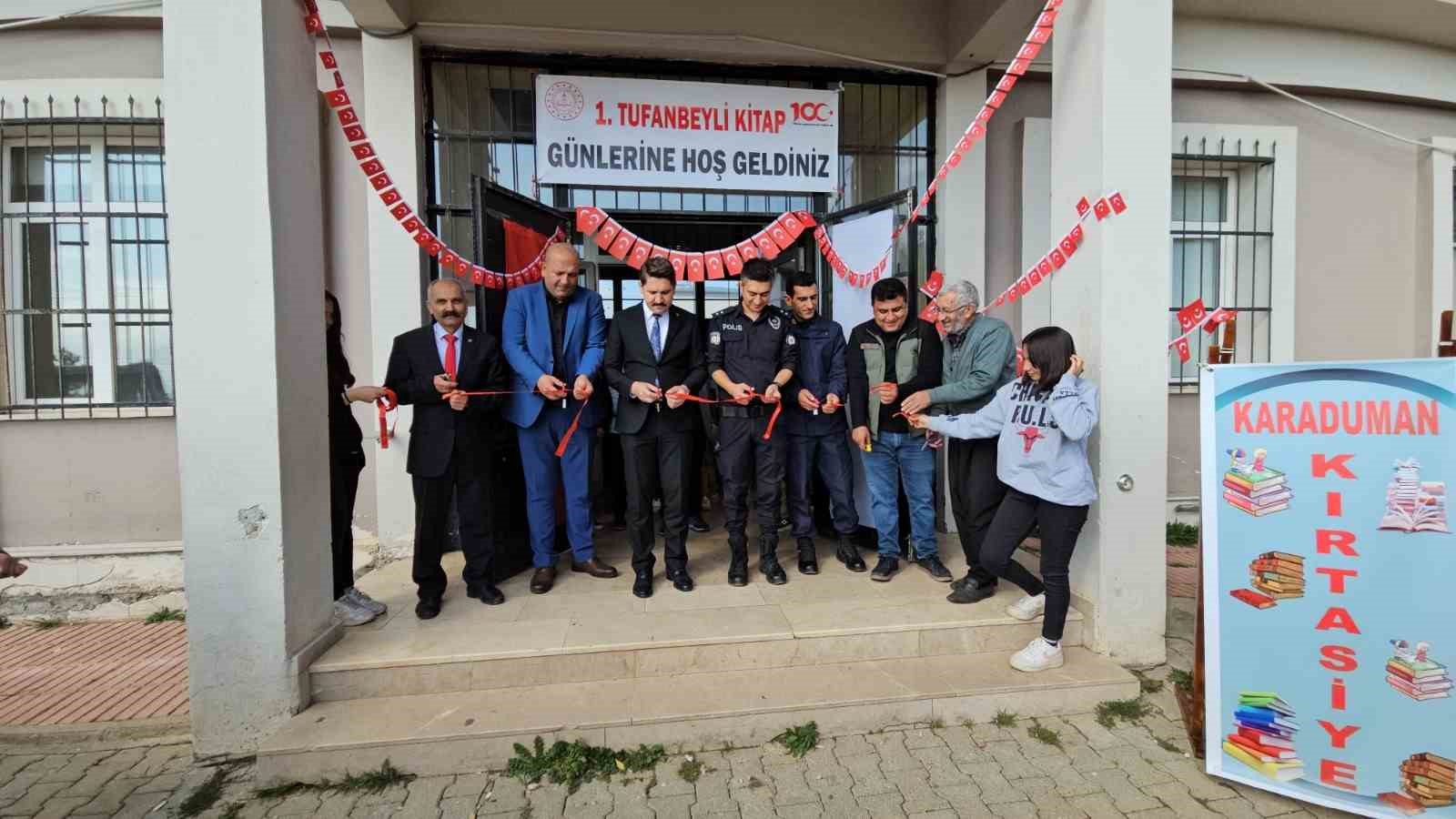 Tufanbeyli’de ilk kez kitap fuarı düzenlendi Tufanbeyli’de ilk kez kitap fuarı düzenlendi