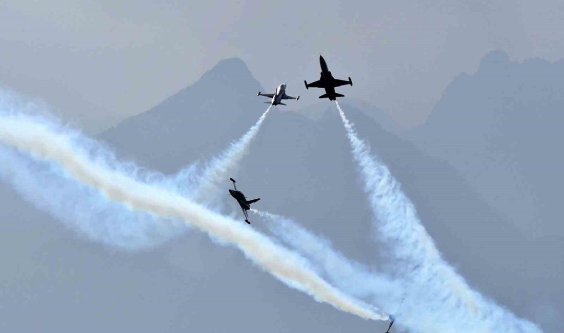 TÜRK HAVA KUVVETLERİNİN AKROBASİ