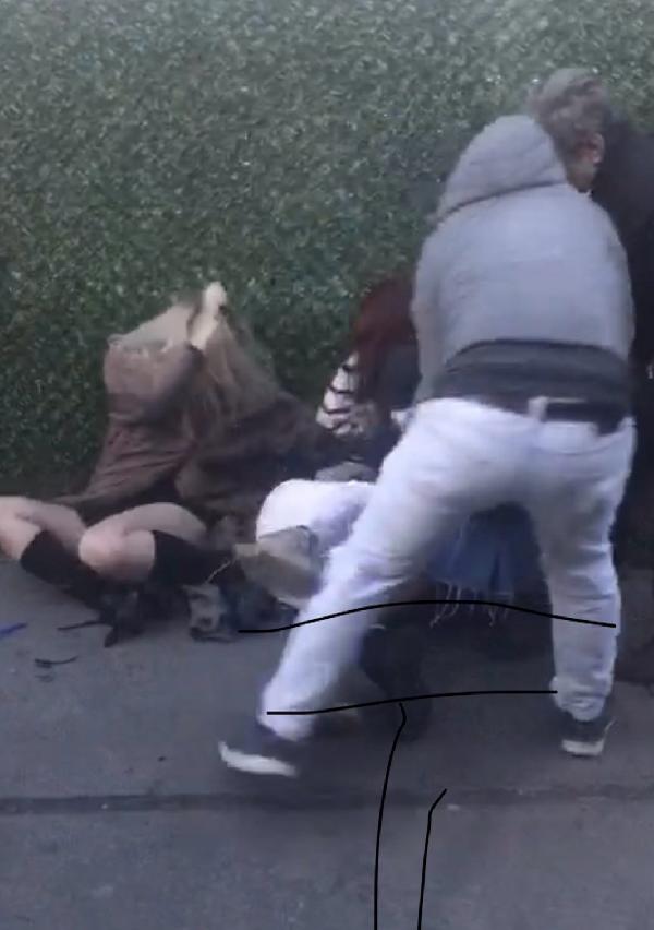 uskudarda 3 kadinin tekme tokat kavgasi kamerada b27c451