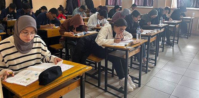 Kahramanmaraş Onikişubat İlçesinde  bulunan Çukurova Elektrik Anadolu Lisesi, Erdem Bayazıt