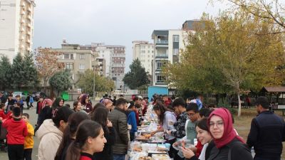 Kahramanmaraş’ın Onikişubat ilçesinde eğitim faaliyetlerini sürdüren Vali Hilmi Tolun Orta