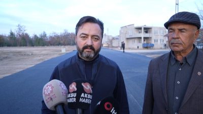 Elbistan Belediye Başkanı Mehmet Gürbüz, Tepebaşı Mahallesi’nde devam eden asfaltlama