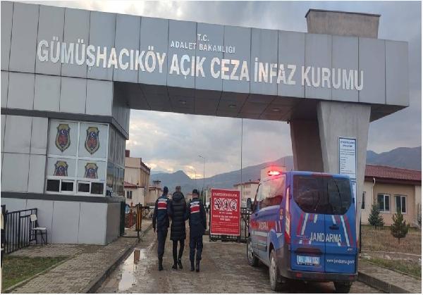 Şerife Serap KARA/AMASYA, (DHA)-AMASYA’da çeşitli suçlardan aranıp, jandarma ekiplerince yakalanan