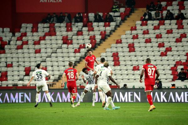 Adem AKALAN/ANTALYA, (DHA) – STAT: Corendon Airlines Park Antalya HAKEMLER: