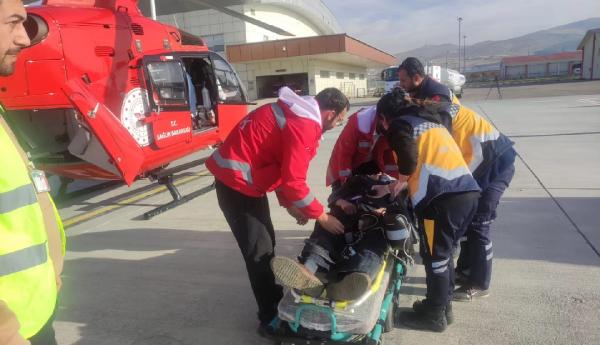 Bahçesaray'daki hasta, ambulans helikopterle Van'a sevk edildi 1 bahcesaraydaki hasta ambulans helikopterle vana sevk edildi 472a848