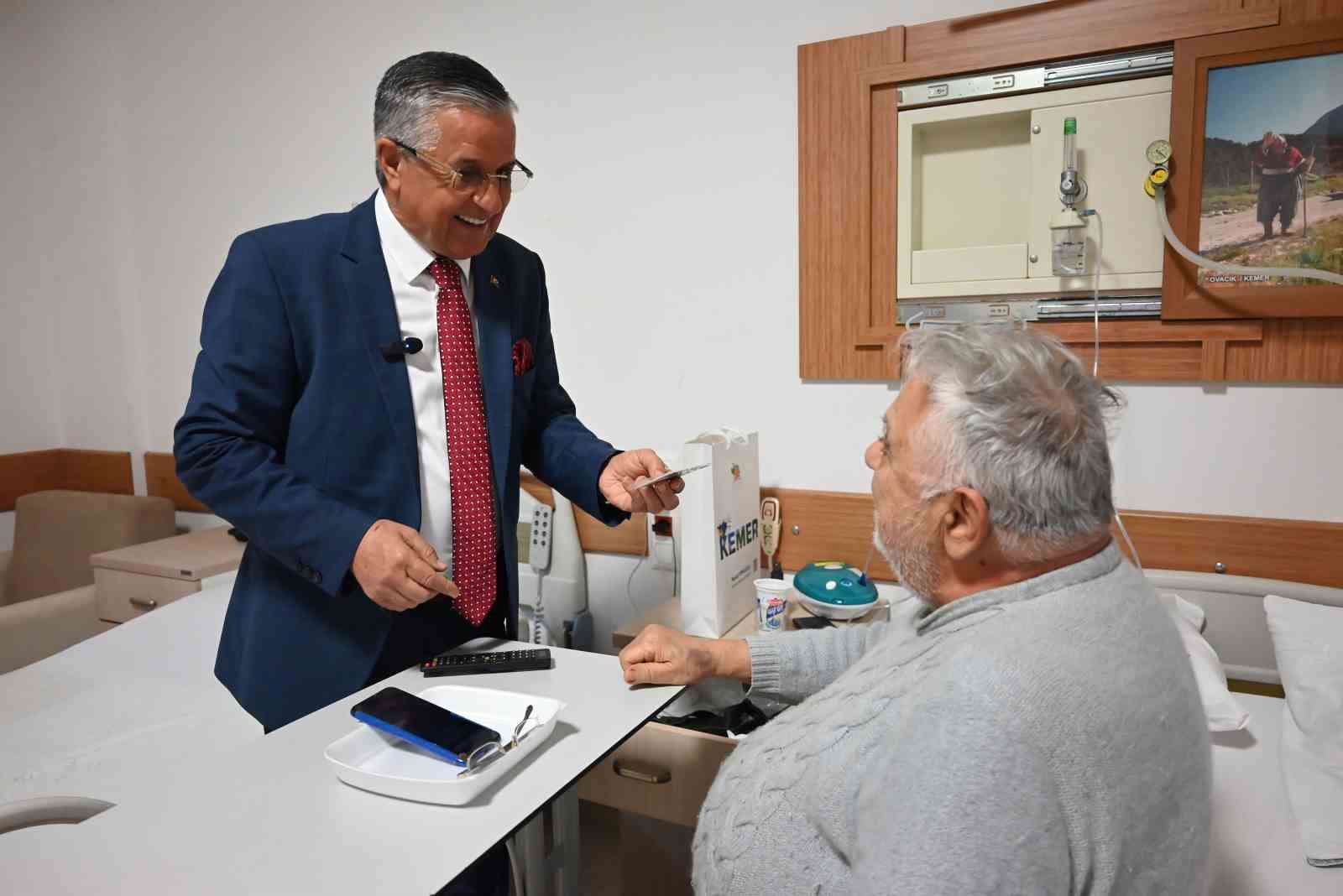 Başkan Topaloğlu’ndan hastalara ziyaret