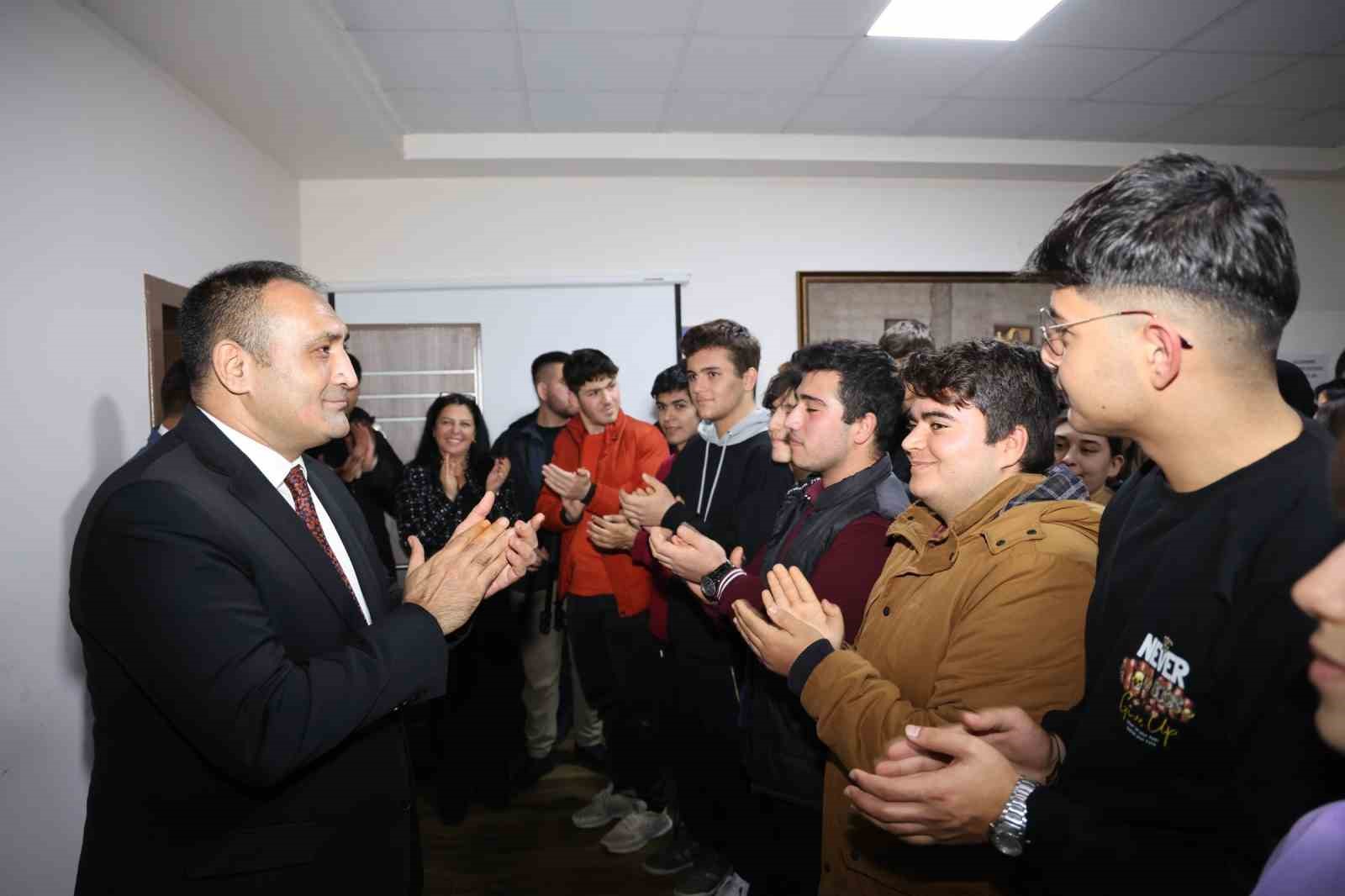 Başkan Yılmaz, Toroslar Akademi Eğitim Merkezi’nde gençlerle bir araya geldi