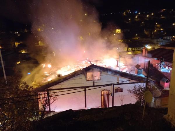 Fatih YILMAZ/ TOKAT, (DHA)- TOKAT’ın Niksar ilçesinde, tarihi konakta çıkan