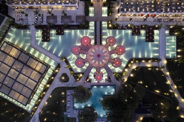 ANTALYA, (DHA)- Antalya’da yer alan Cullinan Belek otel misafirlerini ‘Parıldayan