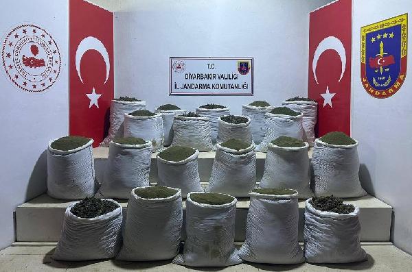 Seyfettin EKEN/DİYARBAKIR, (DHA)- DİYARBAKIR’da jandarmanın düzenlediği operasyonda 1 ton 148