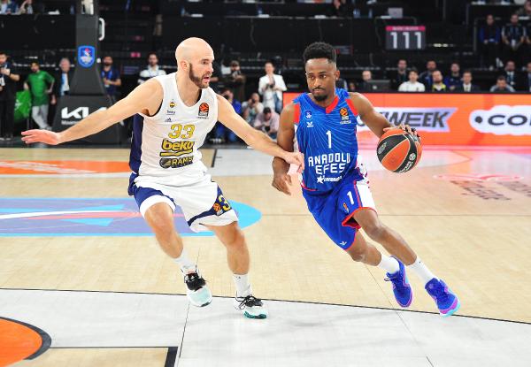 Anadolu Efes – Fenerbahçe Beko: 84-89 İSTANBUL, (DHA) –  SALON: