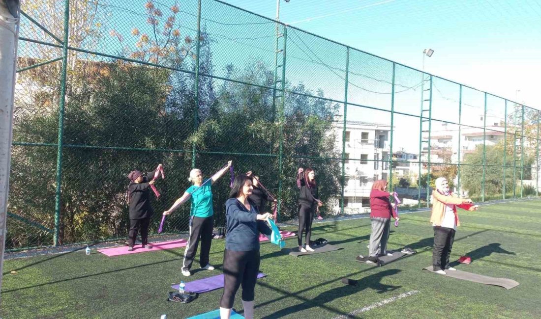 ANTALYA’NIN AKSU İLÇESİNDE YAŞAYAN EV HANIMLARI ANTRENÖRLER EŞLİĞİNDE GÜNE SABAH