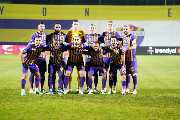 Mustafa AKIN/İSTANBUL,(DHA) –  STAT: Eyüp HAKEMLER: Alpaslan Şen, Güner Mumcu