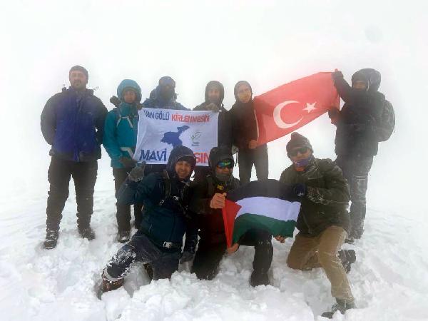 Barış KUL/ERCİŞ (Van), (DHA)- VAN’da 10 dağcı, Filistin halkına destek