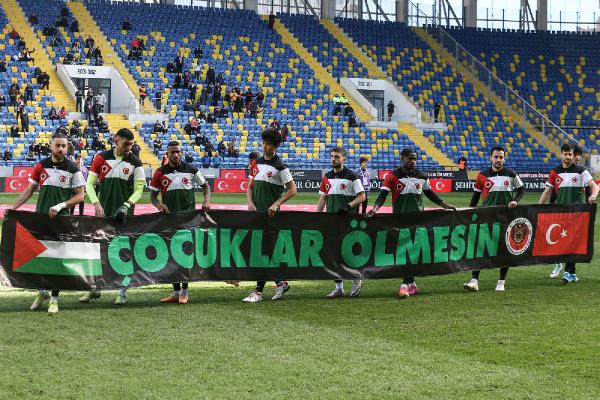 İLGİNİZİ ÇEKEBİLİR: Emre Gönlüşen’e vefa belgeseli yayında Efeler 09 koltuğu