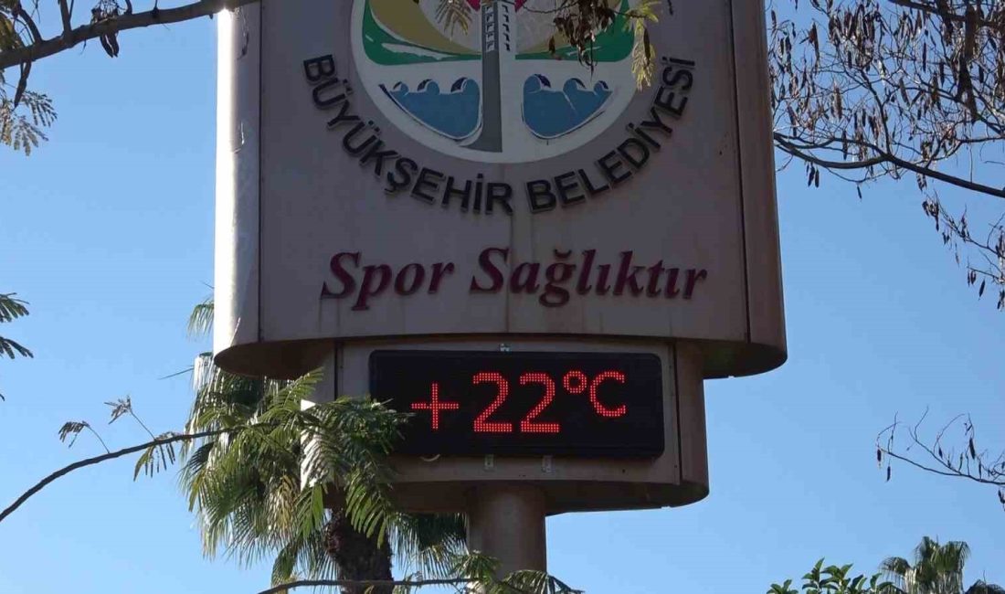 ADANA’DA HAVA SICAKLIKLARININ HİSSEDİLİR ŞEKİLDE ARTMASIYLA BİRLİKTE VATANDAŞLAR PARKLARA AKIN