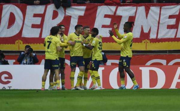 İLGİNİZİ ÇEKEBİLİR: Fidan Aliti Corendon Alanyaspor’da Karşıyaka’dan Vali Elban’a stat