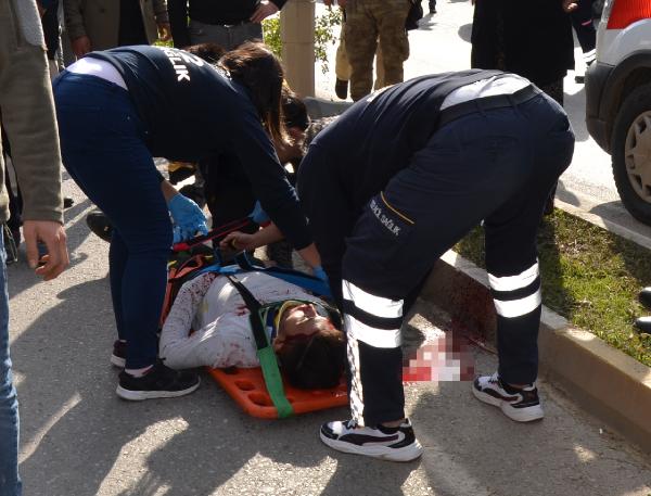Namık Kemal KILINÇ/SERİK (Antalya), (DHA)- ANTALYA’nın Serik ilçesinde çarpışan 2