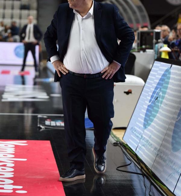 Ergin KARATAŞ / İZMİR, (DHA) BASKETBOL Süper Ligi’nde sezonun flaş