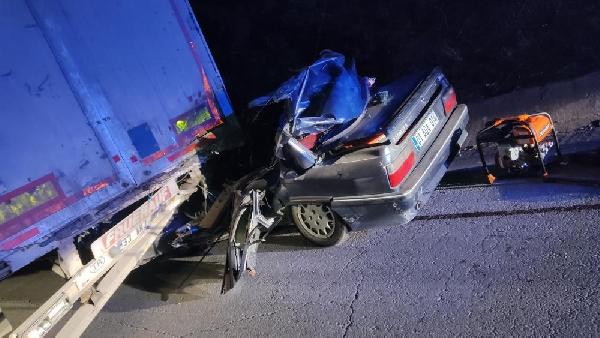 Soner AYDIN/ MERSİN (DHA)- MERSİN’de, TIR’a arkadan çarpan otomobildeki 2