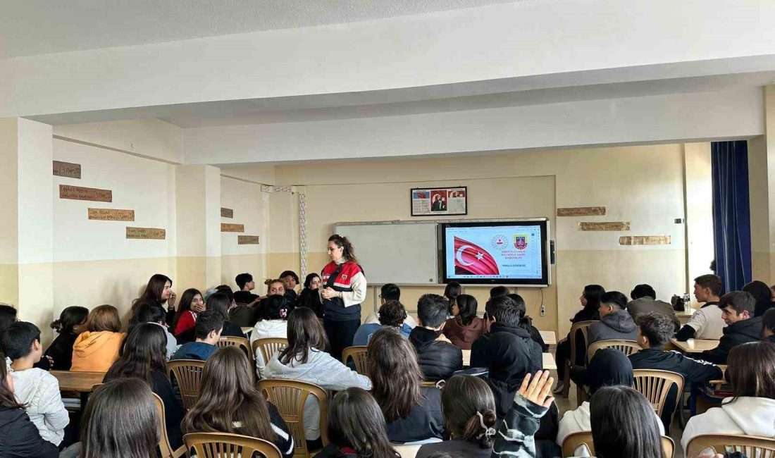 MERSİN'DE JANDARMA EKİPLERİ, GÜVENLİ VE BİLİNÇLİ İNTERNET KULLANIMINI SAĞLAMAK, SİBER