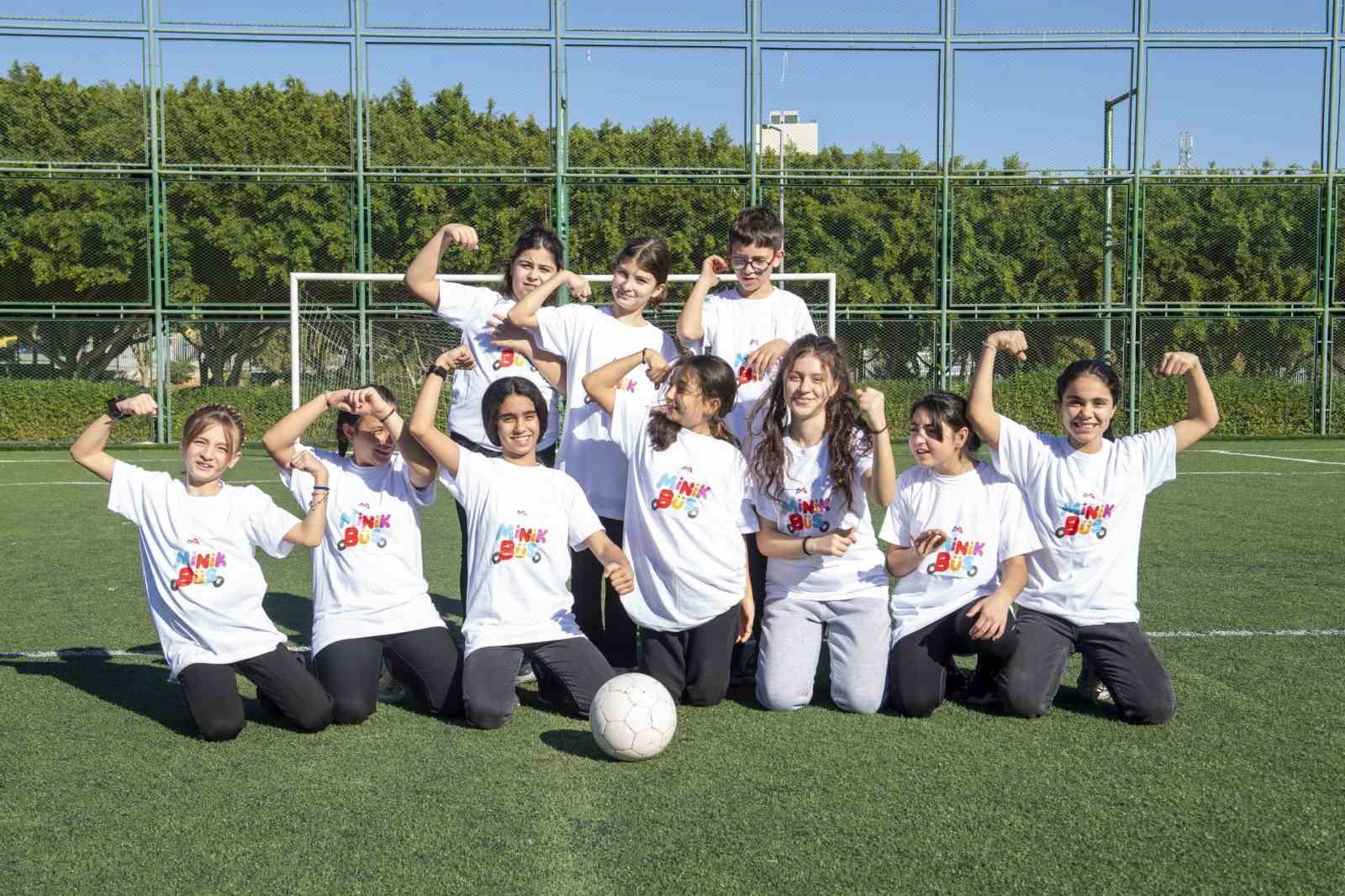 ’Minikbüs’ ile öğrenciler gezerken öğreniyor ’Minikbüs’ ile öğrenciler gezerken öğreniyor