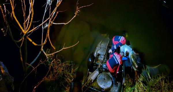 Şerife Serap KARA/ AMASYA, (DHA)- AMASYA’da, köprüden Yeşilırmak Nehri’ne uçan otomobilin