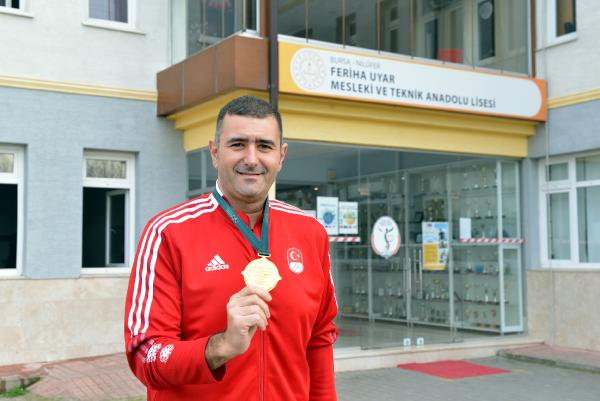 ozel beden egitimi ogretmeni milli atici spor hayatina 33 madalya sigdirdi 9449784