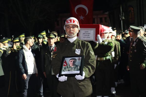 Ersan ERDOĞAN/ MANİSA, (DHA)- Pençe-Kilit şehidi Piyade Sözleşmeli Er Enis Budak toprağa