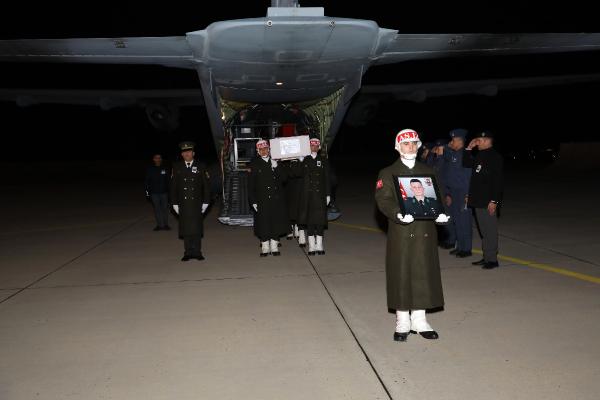 ŞEHİT TEĞMEN GÜNAY’IN NAAŞI AFYONKARAHİSAR’DA Irak’ın kuzeyinde devam eden Pençe-