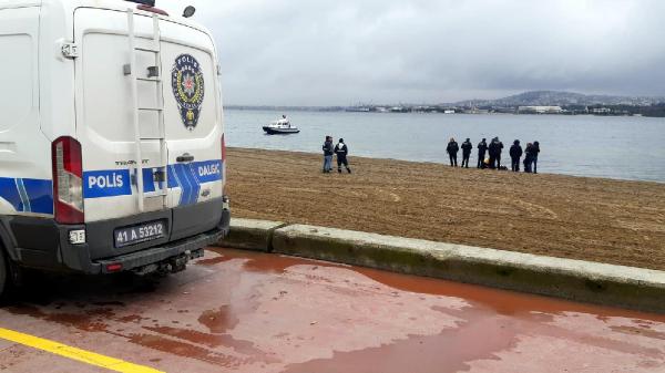 Nabi YAZICI/DERİNCE (Kocaeli), (DHA)- KOCAELİ’nin Derince ilçesi Kumluk sahilinde denizde