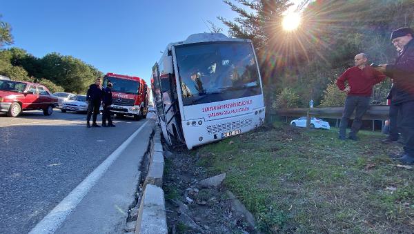 Samsun’da lastiği patlayan halk otobüsü refüje çıktı; 1 yaralı