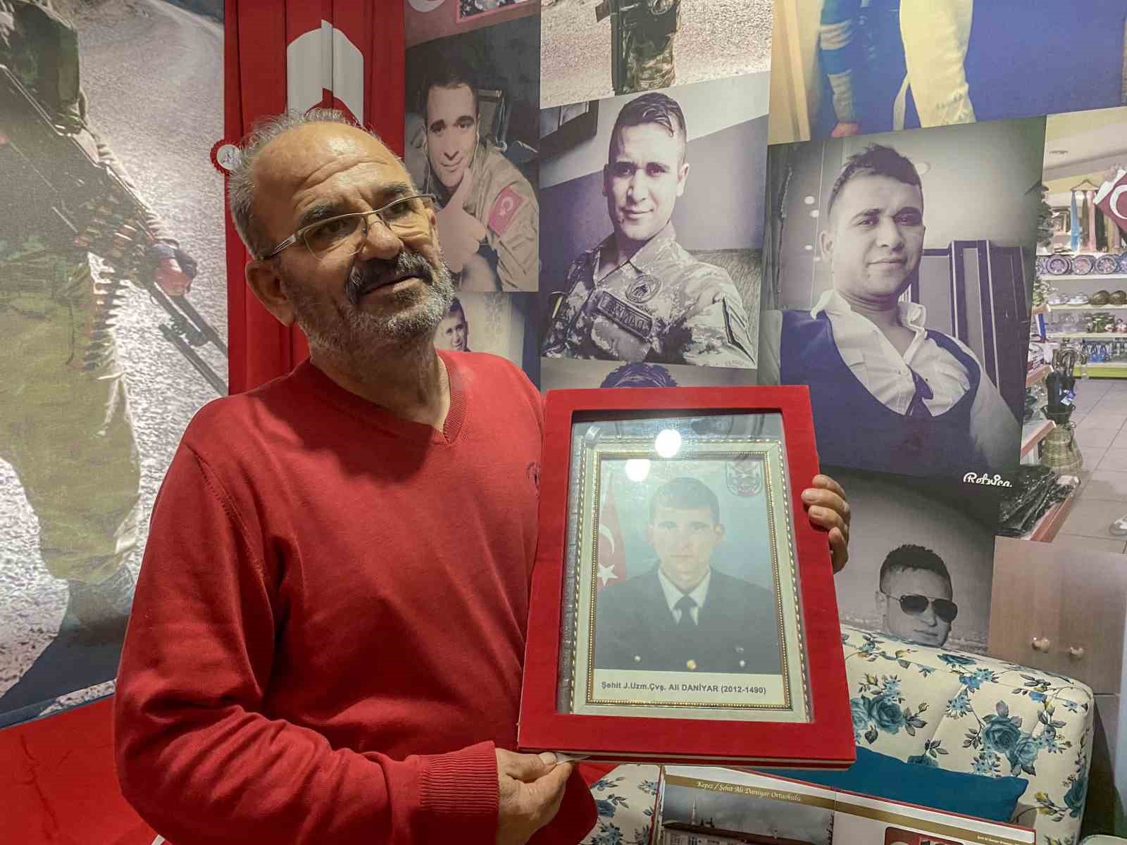 sehit uzman cavusun babasi 7 yildir oglumun odasina girip onunla dertlesiyorum bff013a