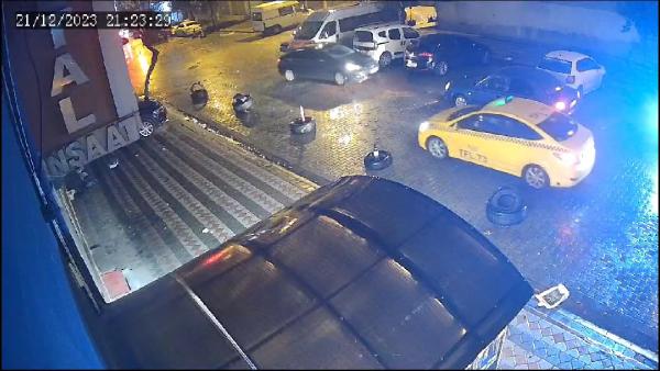 Emin YEŞİL/ İSTANBUL, (DHA)-SULTANGAZİ’de kız arkadaşını karşılamak için otelden çıkan
