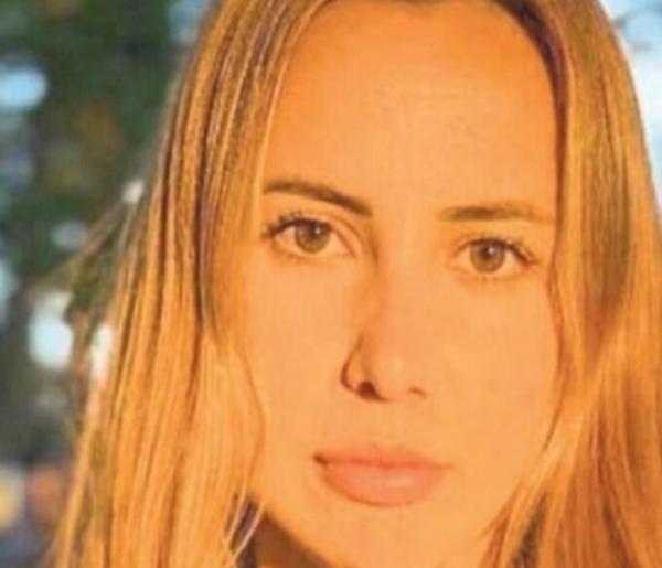 Kadir ÖZEN/İZMİR, (DHA)- İZMİR’de, Sümeyra Duratimur’un (20) 3’üncü kattan atlayıp intihar